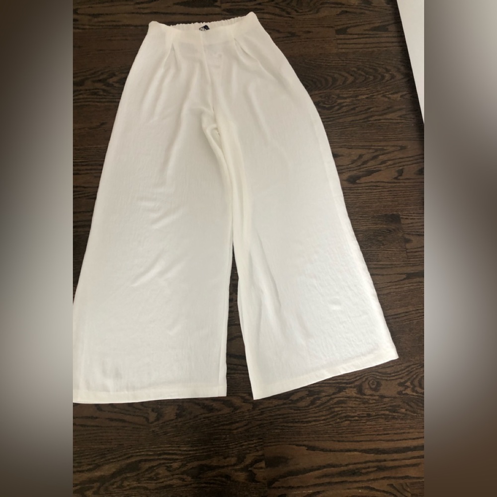 Wide legged pants